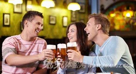 男人飲酒飲食需合理搭配